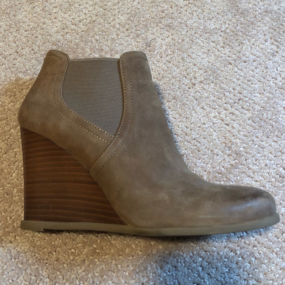 Brown/Tan booties. Great for Fall!